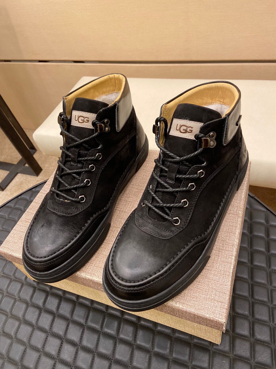 （真全羊毛里不加丝假毛）【UGG男鞋】 版型好到不多说，品质、做工、材料再度升级帅气来袭👏俊朗的外形👏精