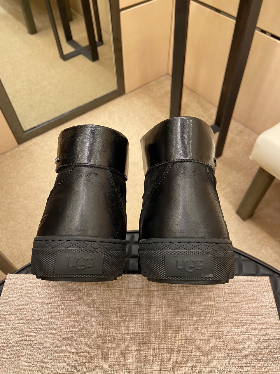 （真全羊毛里不加丝假毛）【UGG男鞋】 版型好到不多说，品质、做工、材料再度升级帅气来袭👏俊朗的外形👏精