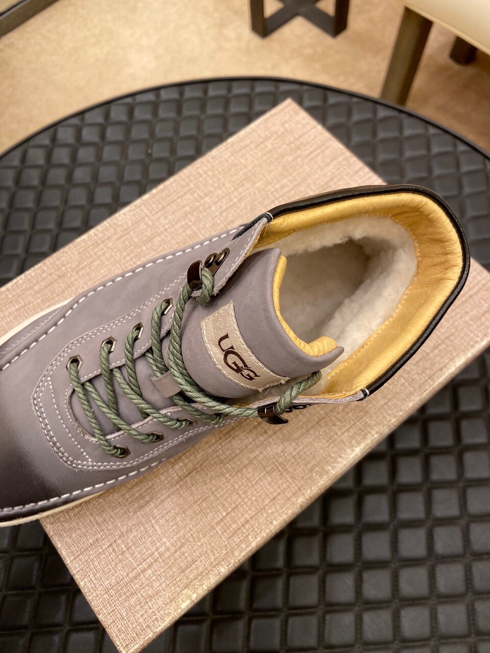 （真全羊毛里不加丝假毛）【UGG男鞋】 版型好到不多说，品质、做工、材料再度升级帅气来袭👏俊朗的外形👏精