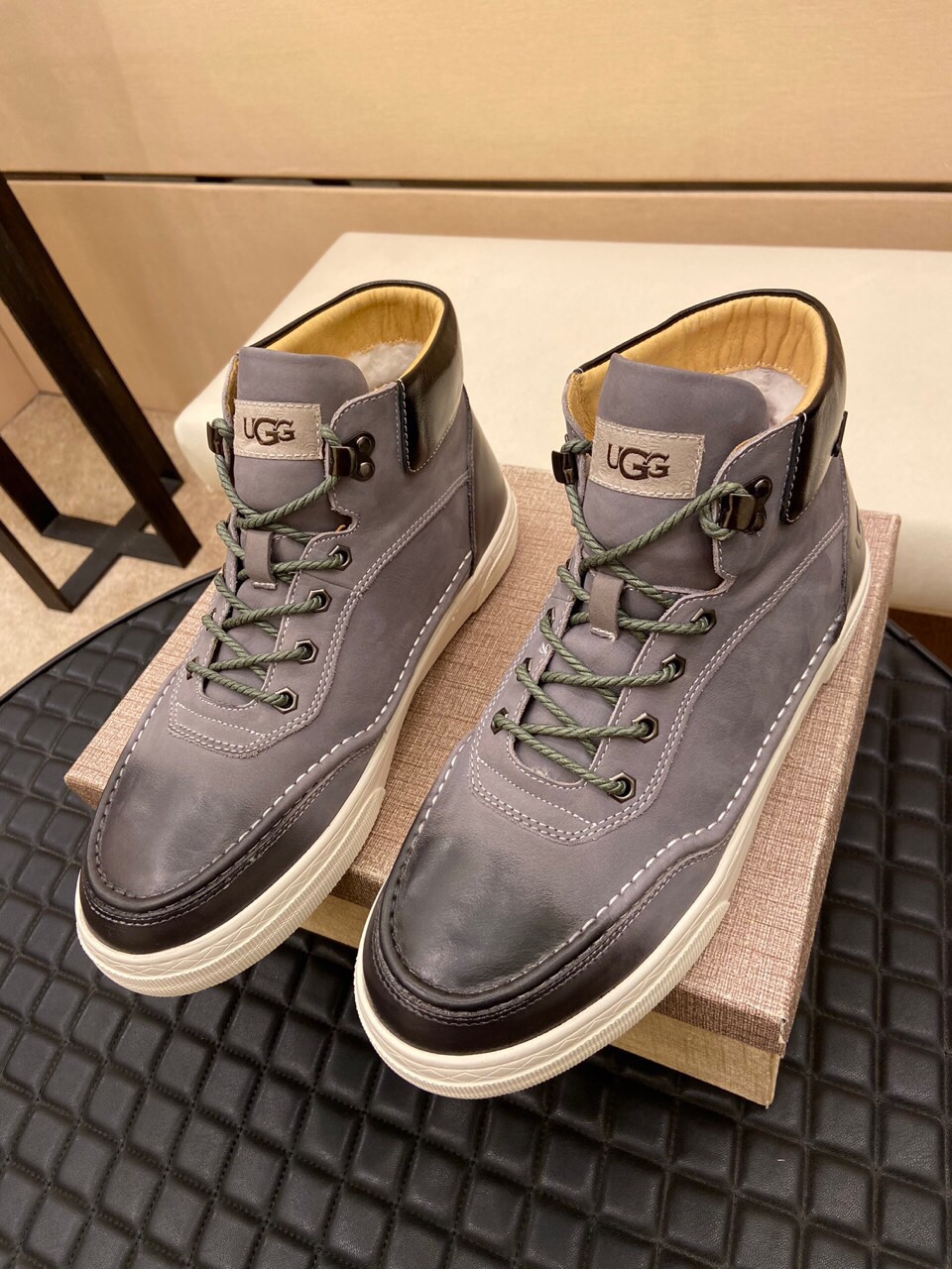 （真全羊毛里不加丝假毛）【UGG男鞋】 版型好到不多说，品质、做工、材料再度升级帅气来袭👏俊朗的外形👏精