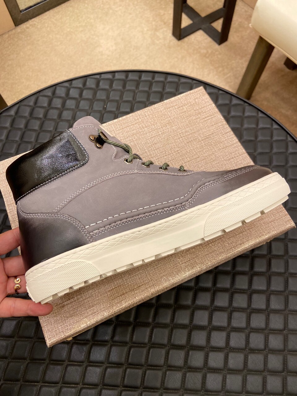 （真全羊毛里不加丝假毛）【UGG男鞋】 版型好到不多说，品质、做工、材料再度升级帅气来袭👏俊朗的外形👏精