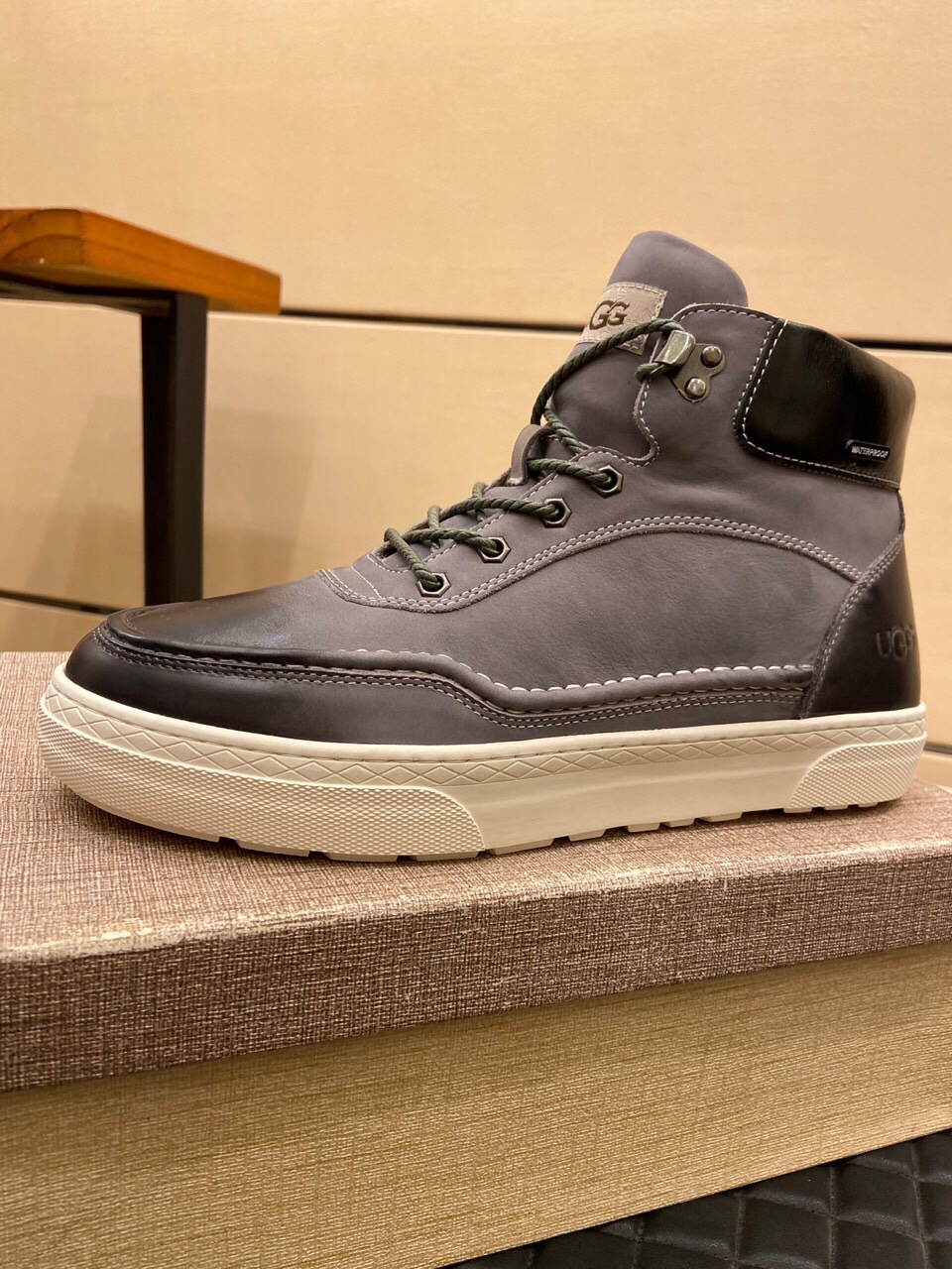 （真全羊毛里不加丝假毛）【UGG男鞋】 版型好到不多说，品质、做工、材料再度升级帅气来袭👏俊朗的外形👏精