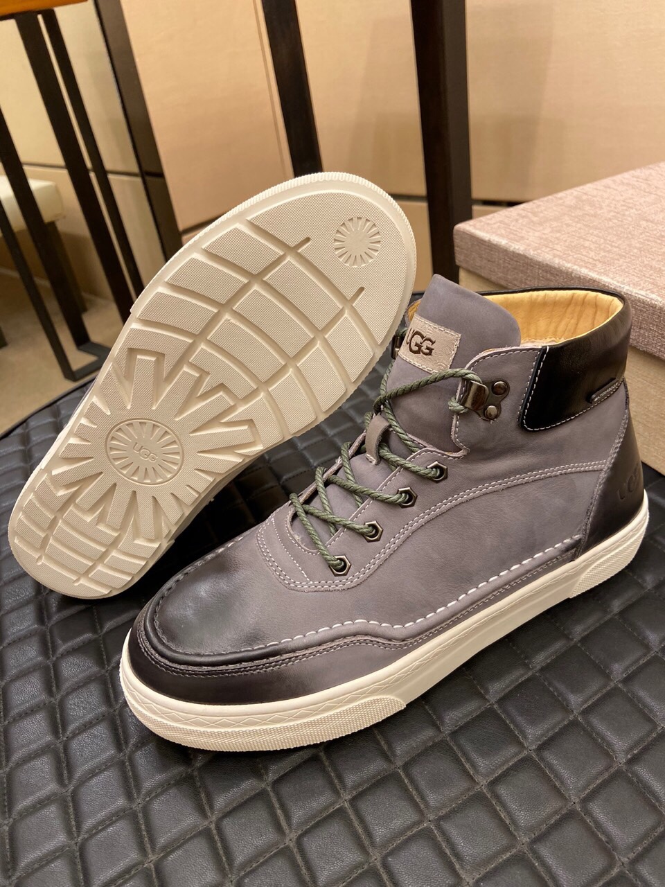 （真全羊毛里不加丝假毛）【UGG男鞋】 版型好到不多说，品质、做工、材料再度升级帅气来袭👏俊朗的外形👏精