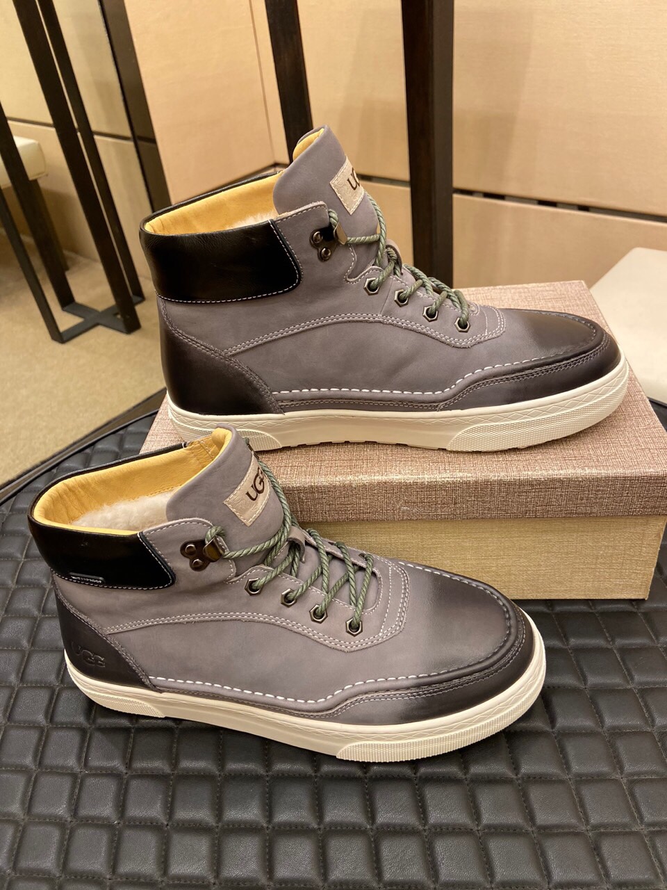 （真全羊毛里不加丝假毛）【UGG男鞋】 版型好到不多说，品质、做工、材料再度升级帅气来袭👏俊朗的外形👏精