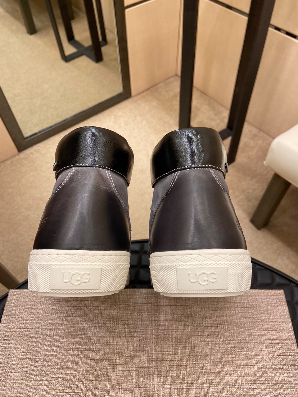 （真全羊毛里不加丝假毛）【UGG男鞋】 版型好到不多说，品质、做工、材料再度升级帅气来袭👏俊朗的外形👏精