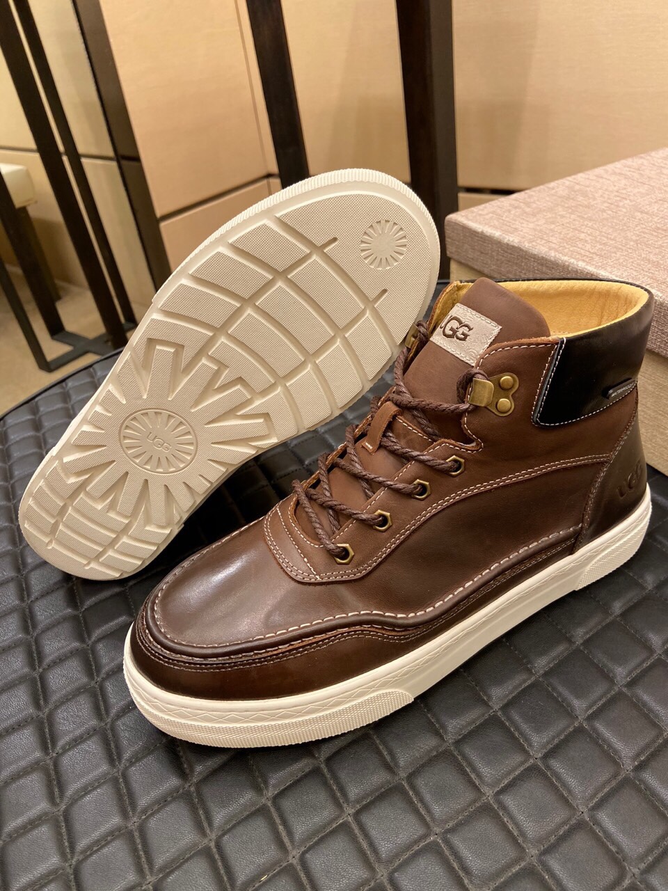 （真全羊毛里不加丝假毛）【UGG男鞋】 版型好到不多说，品质、做工、材料再度升级帅气来袭👏俊朗的外形👏精