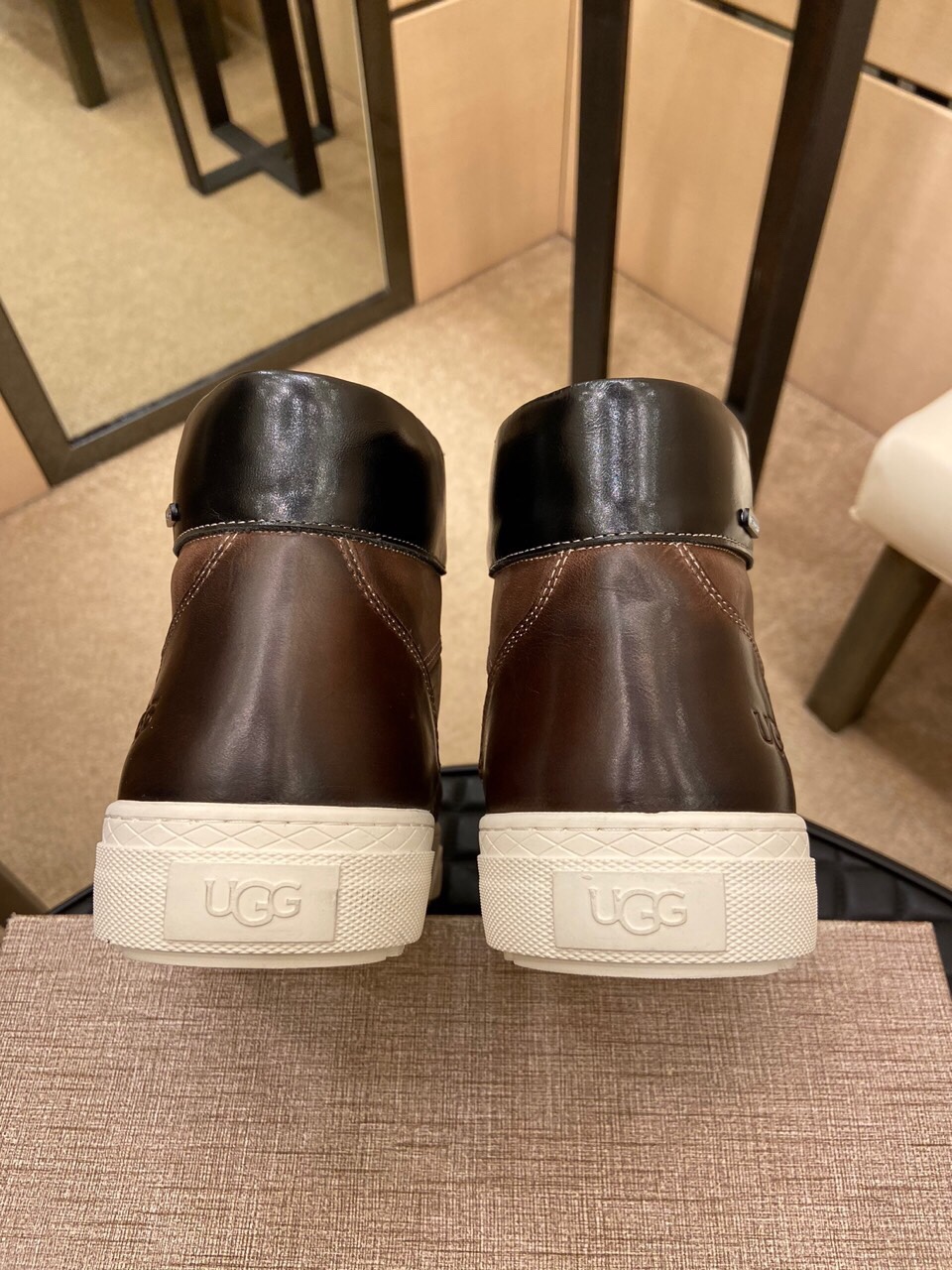 （真全羊毛里不加丝假毛）【UGG男鞋】 版型好到不多说，品质、做工、材料再度升级帅气来袭👏俊朗的外形👏精