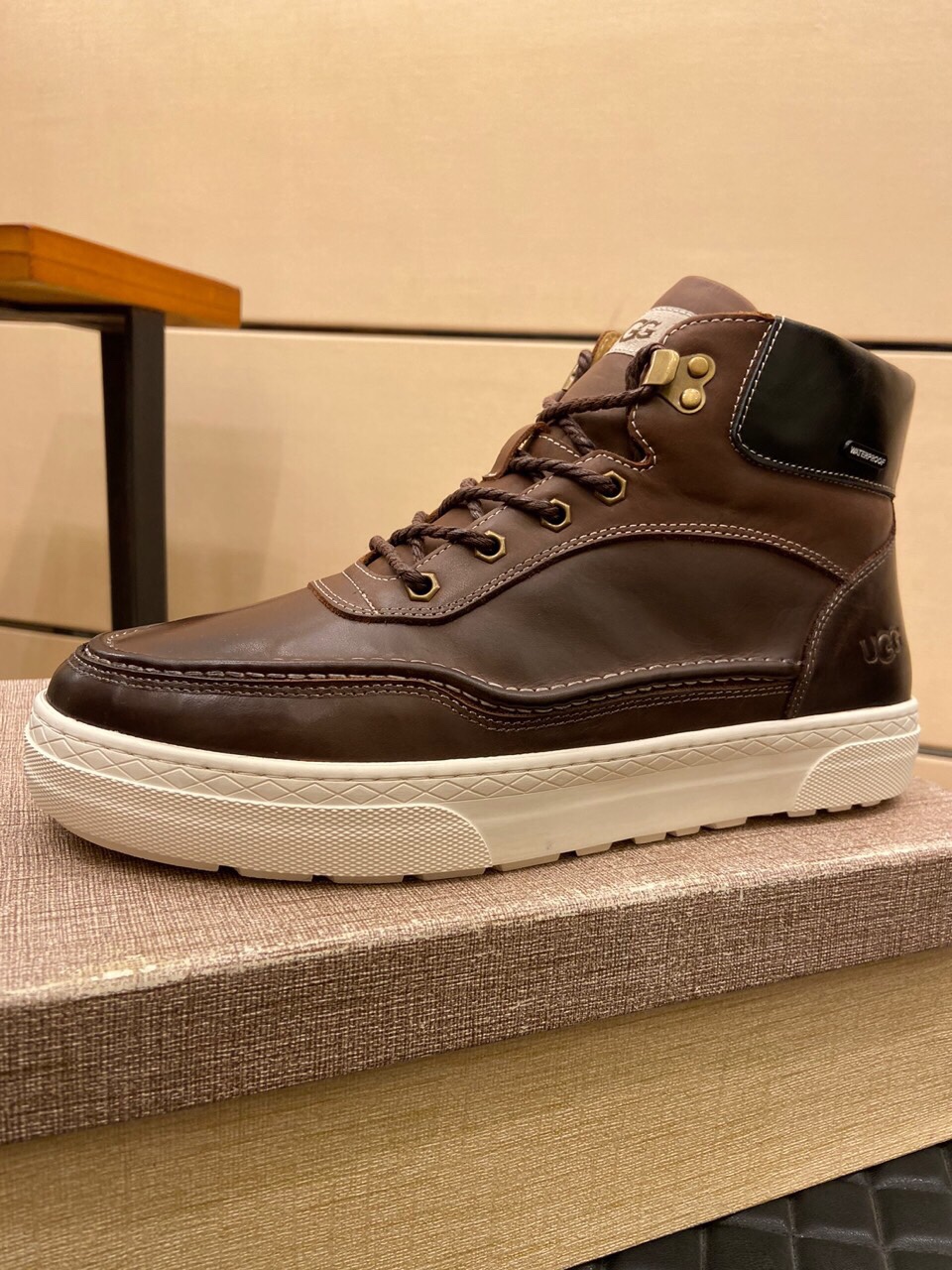 （真全羊毛里不加丝假毛）【UGG男鞋】 版型好到不多说，品质、做工、材料再度升级帅气来袭👏俊朗的外形👏精