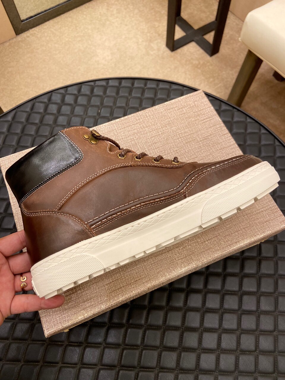 （真全羊毛里不加丝假毛）【UGG男鞋】 版型好到不多说，品质、做工、材料再度升级帅气来袭👏俊朗的外形👏精