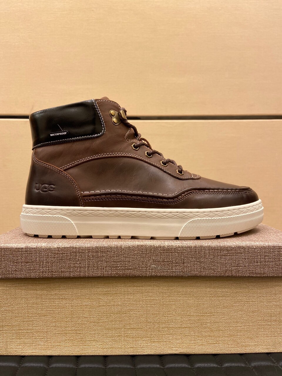 （真全羊毛里不加丝假毛）【UGG男鞋】 版型好到不多说，品质、做工、材料再度升级帅气来袭👏俊朗的外形👏精