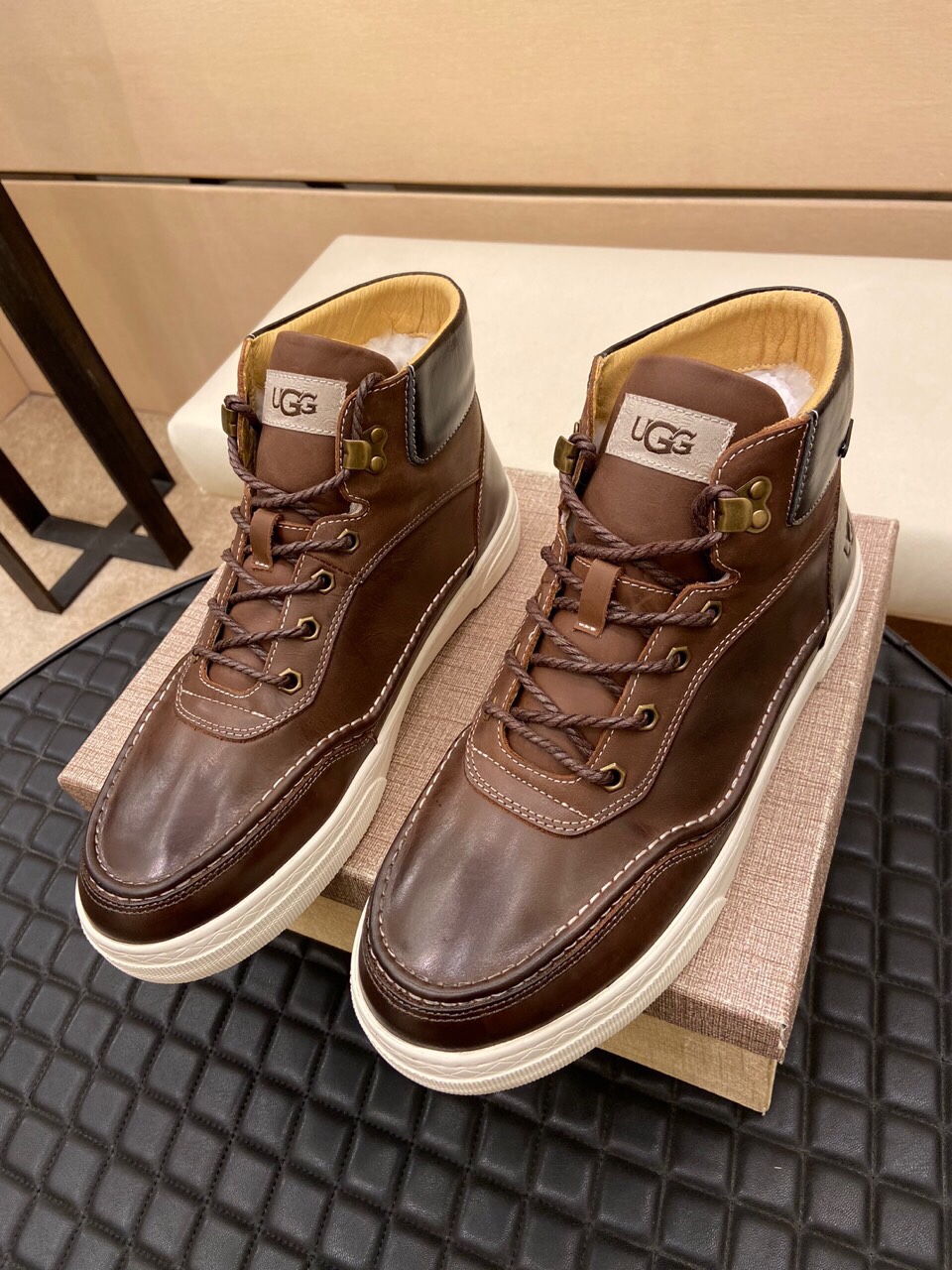 （真全羊毛里不加丝假毛）【UGG男鞋】 版型好到不多说，品质、做工、材料再度升级帅气来袭👏俊朗的外形👏精