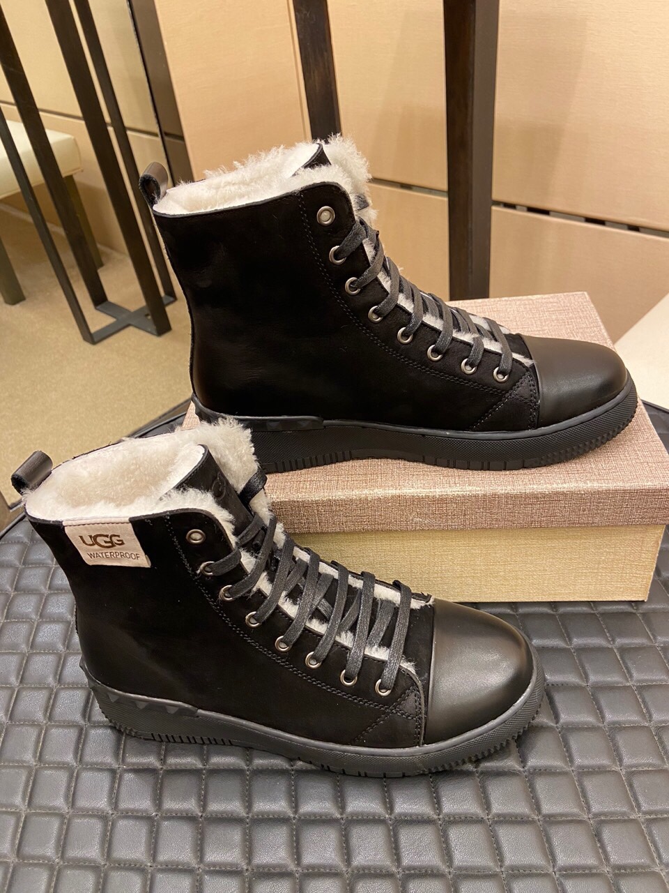 （真全羊毛里不加丝假毛）【UGG男鞋】 版型好到不多说，品质、做工、材料再度升级帅气来袭👏俊朗的外形👏精