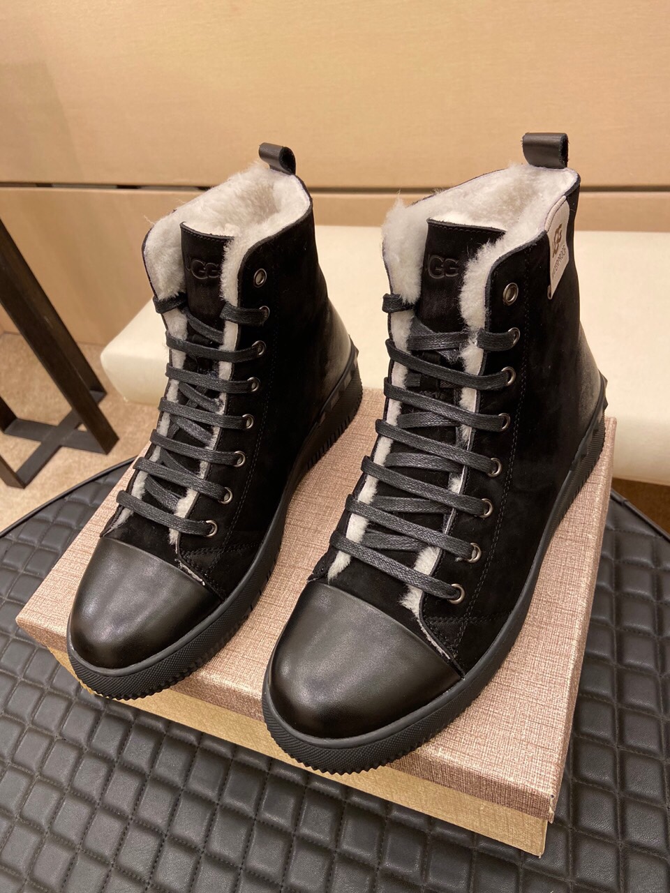 （真全羊毛里不加丝假毛）【UGG男鞋】 版型好到不多说，品质、做工、材料再度升级帅气来袭👏俊朗的外形👏精