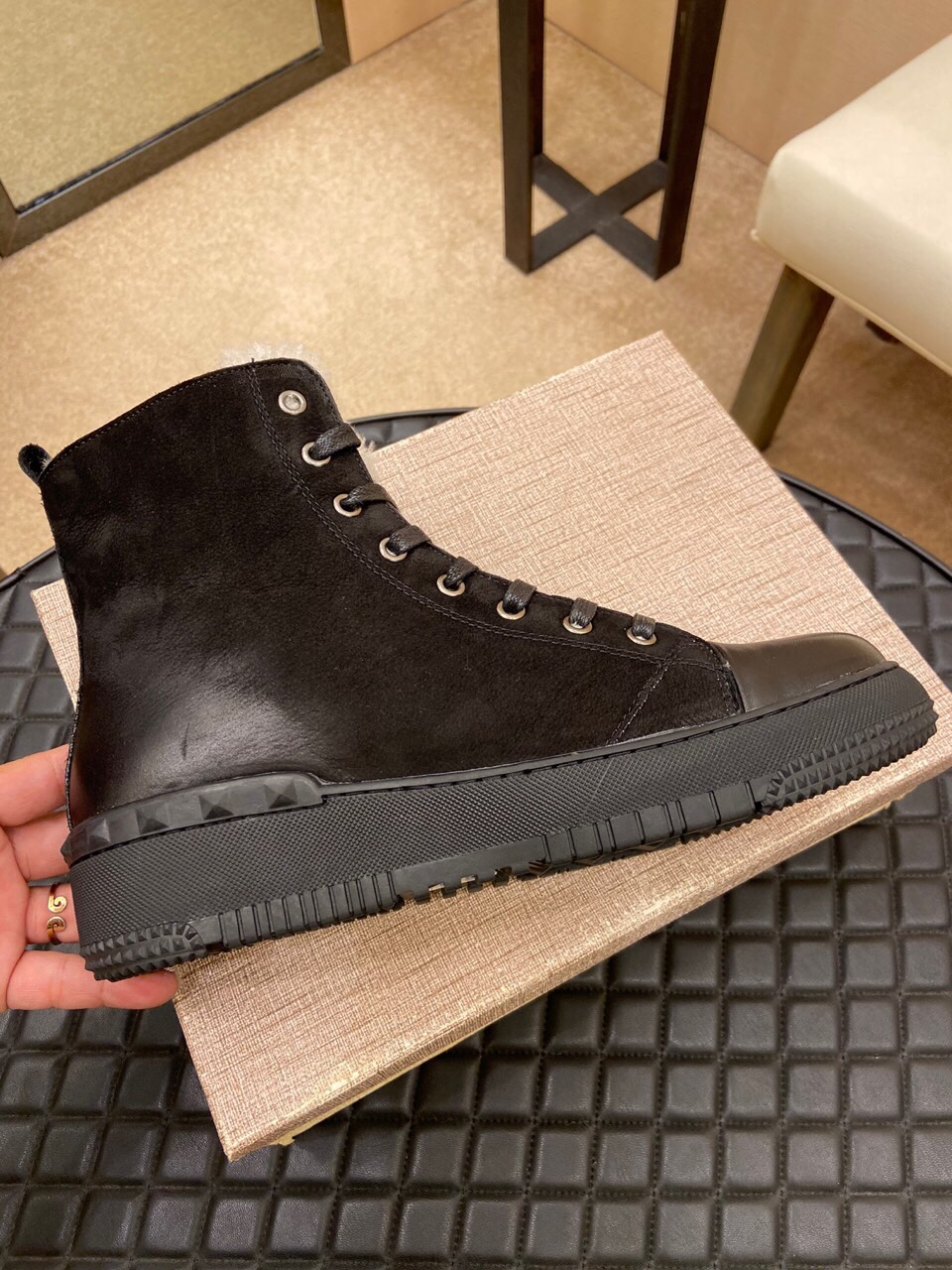 （真全羊毛里不加丝假毛）【UGG男鞋】 版型好到不多说，品质、做工、材料再度升级帅气来袭👏俊朗的外形👏精