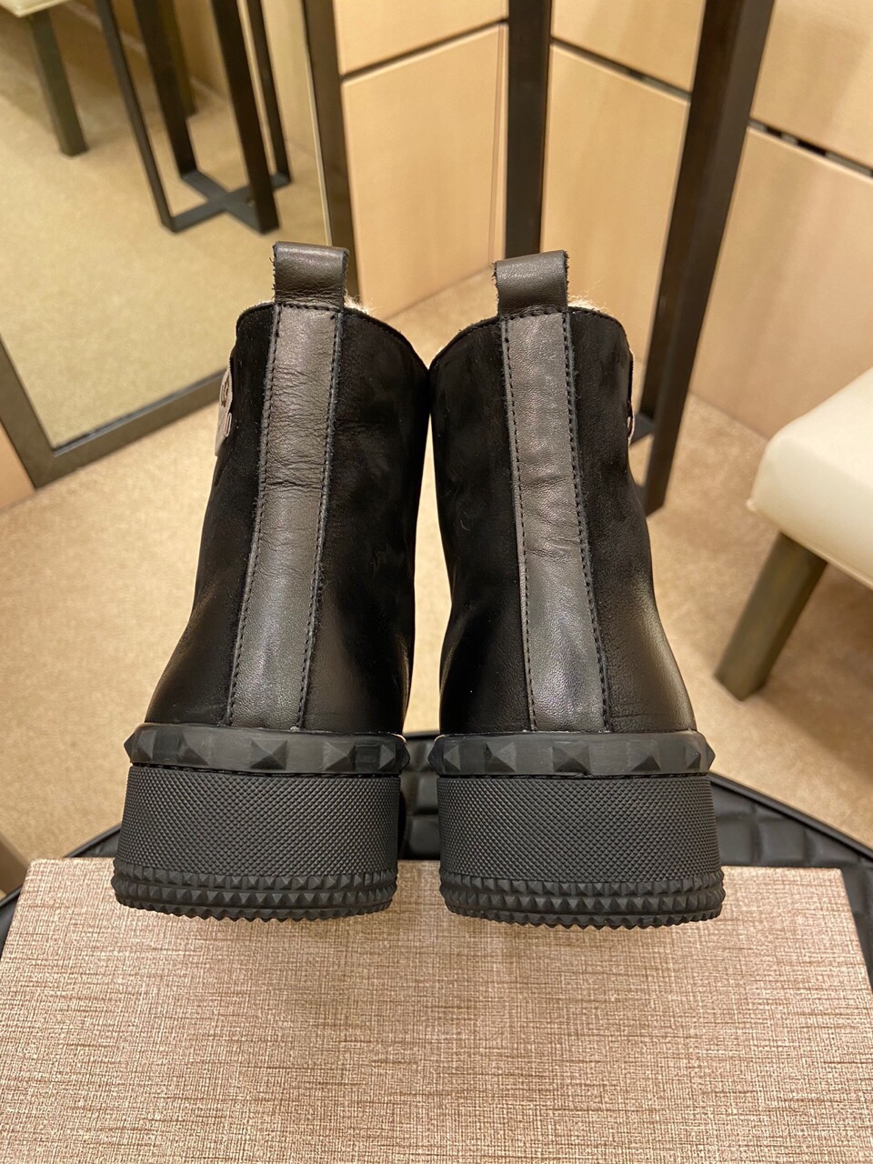 （真全羊毛里不加丝假毛）【UGG男鞋】 版型好到不多说，品质、做工、材料再度升级帅气来袭👏俊朗的外形👏精