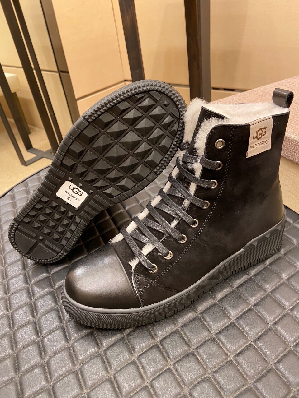 （真全羊毛里不加丝假毛）【UGG男鞋】 版型好到不多说，品质、做工、材料再度升级帅气来袭👏俊朗的外形👏精