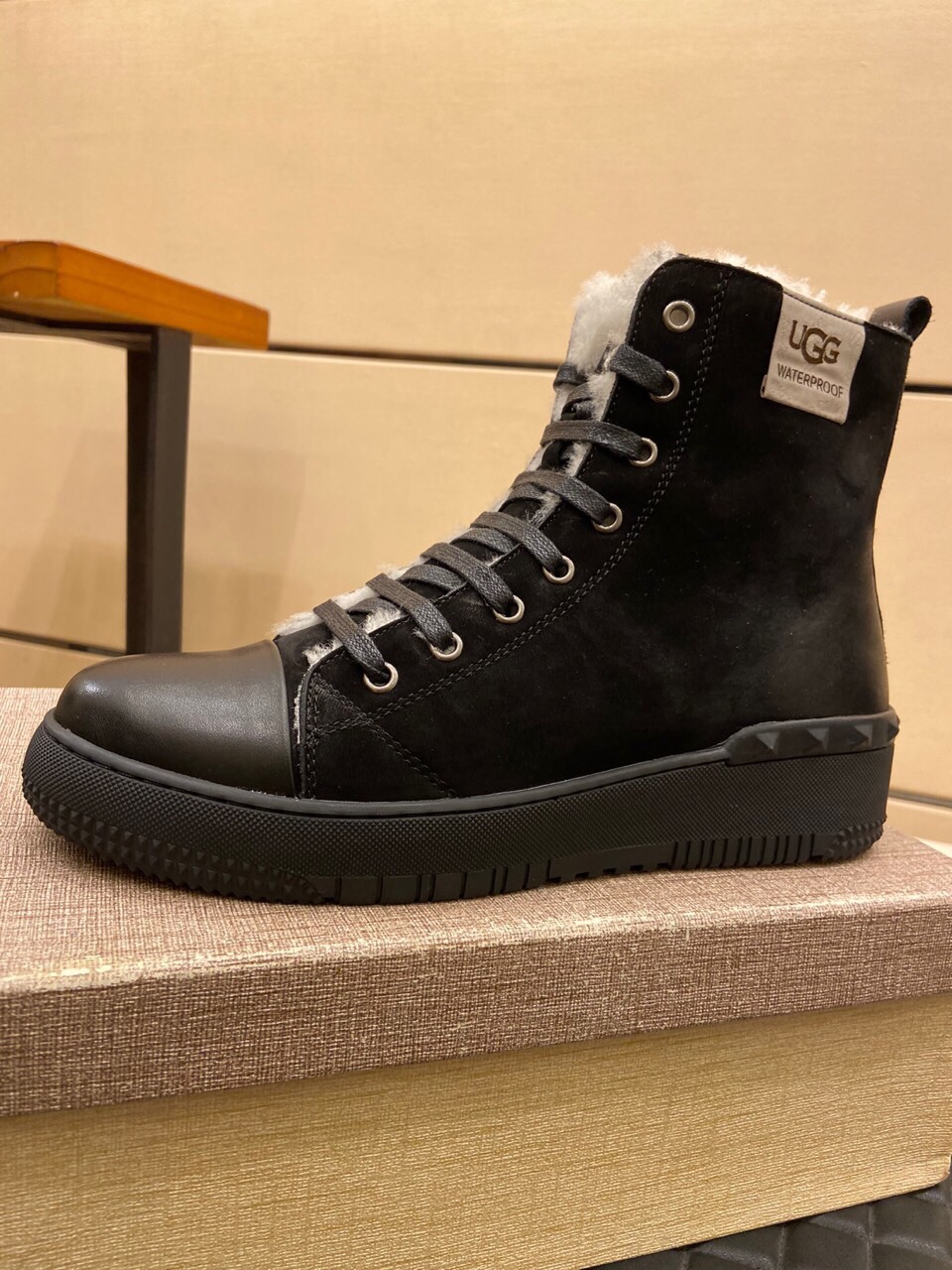 （真全羊毛里不加丝假毛）【UGG男鞋】 版型好到不多说，品质、做工、材料再度升级帅气来袭👏俊朗的外形👏精