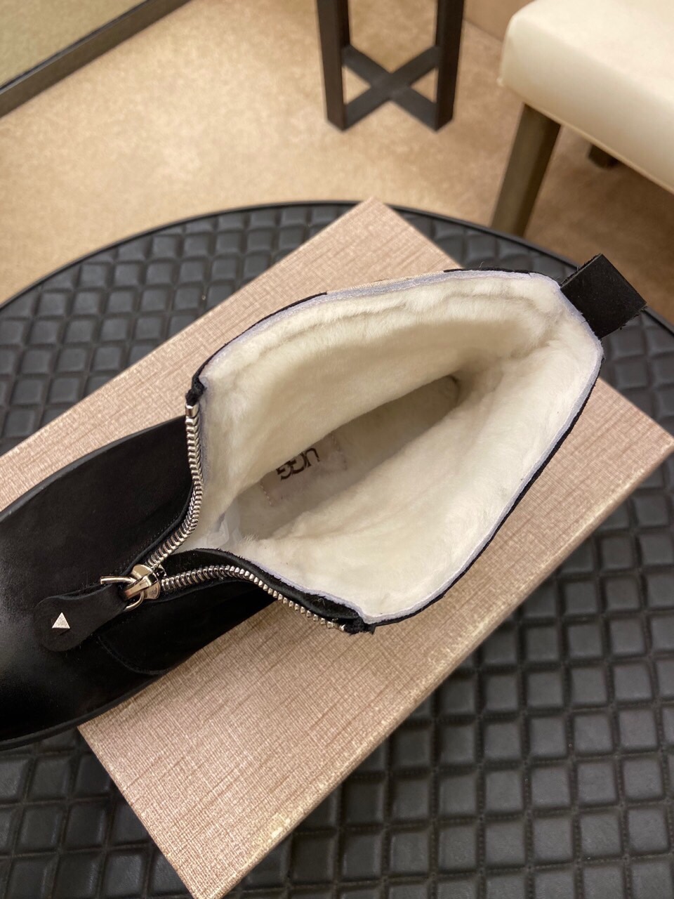 （真全羊毛里不加丝假毛）【UGG男鞋】 版型好到不多说，品质、做工、材料再度升级帅气来袭👏俊朗的外形👏精