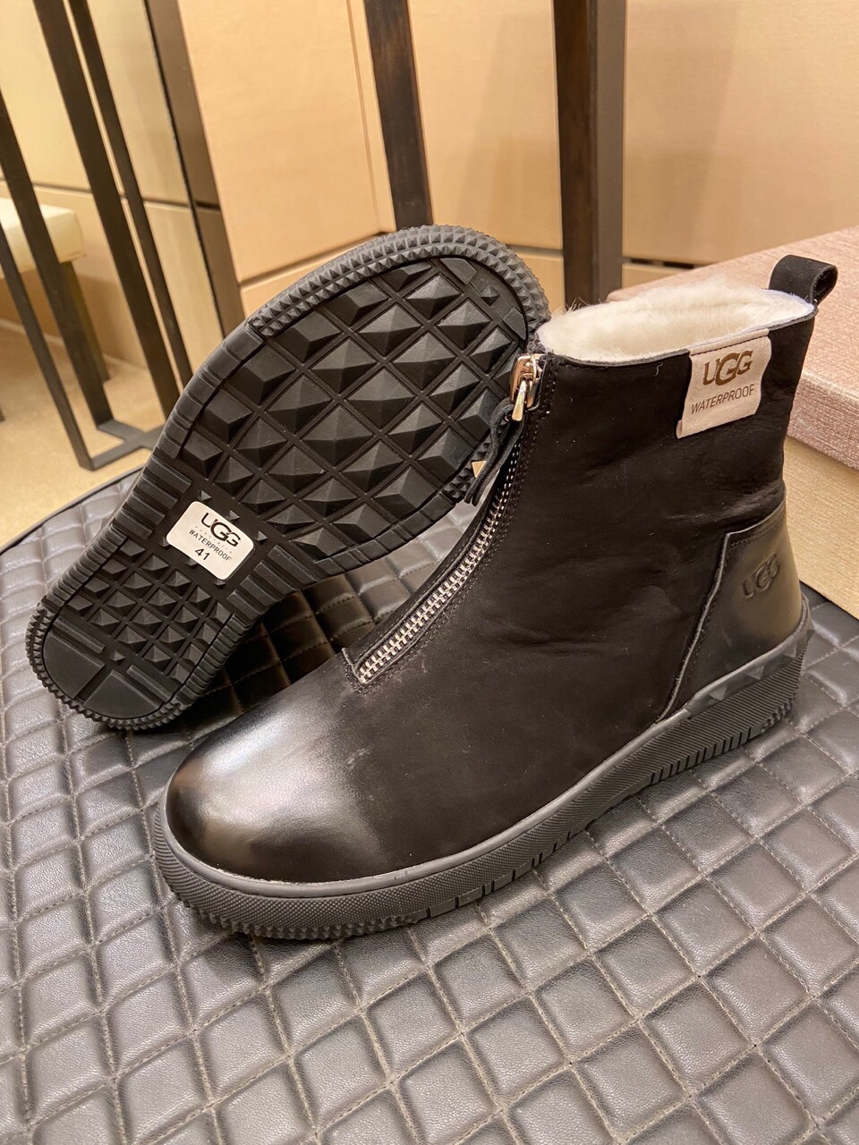 （真全羊毛里不加丝假毛）【UGG男鞋】 版型好到不多说，品质、做工、材料再度升级帅气来袭👏俊朗的外形👏精