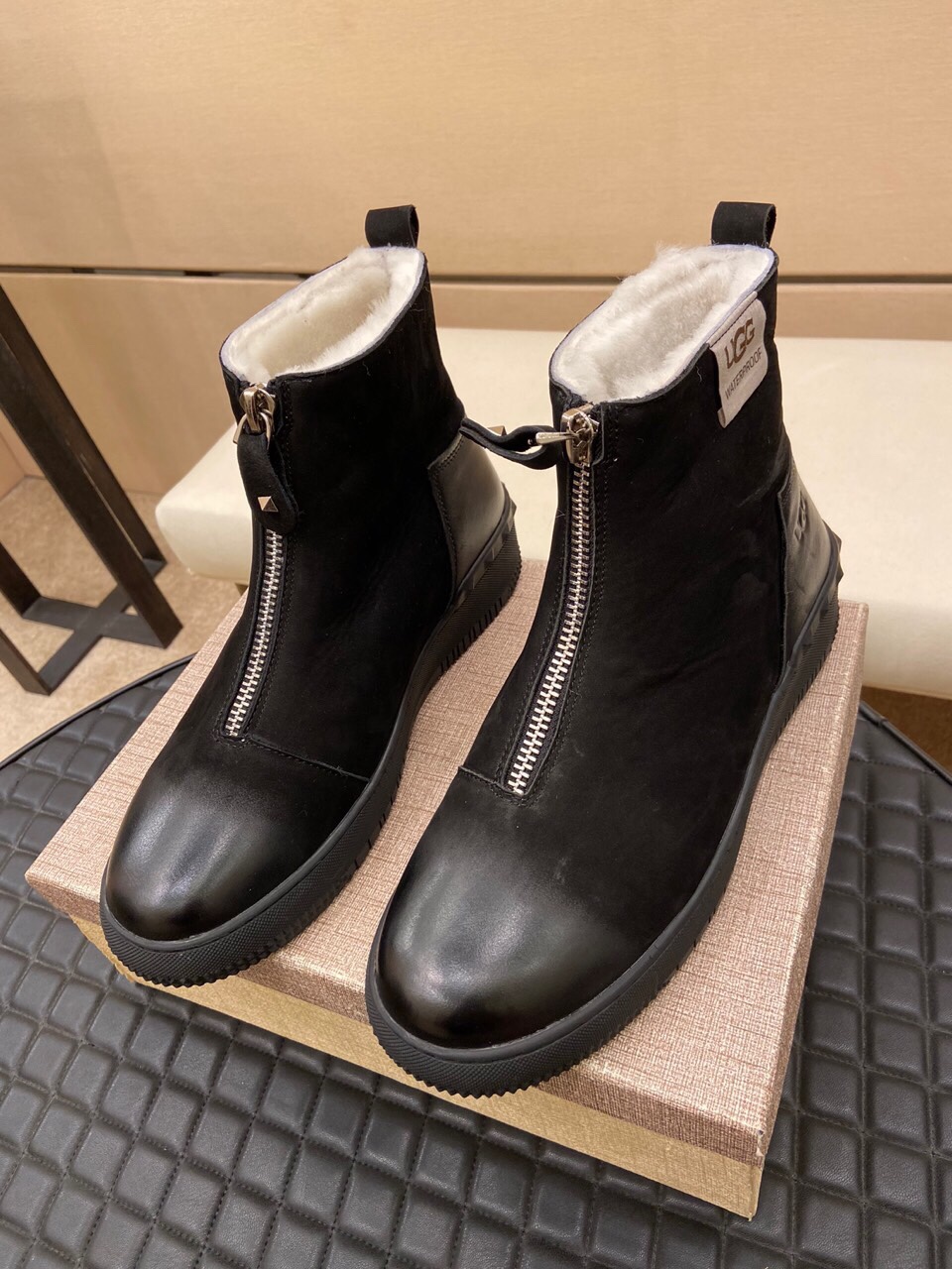 （真全羊毛里不加丝假毛）【UGG男鞋】 版型好到不多说，品质、做工、材料再度升级帅气来袭👏俊朗的外形👏精