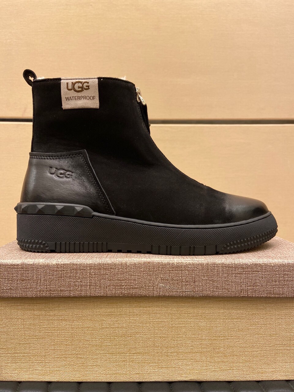 （真全羊毛里不加丝假毛）【UGG男鞋】 版型好到不多说，品质、做工、材料再度升级帅气来袭👏俊朗的外形👏精