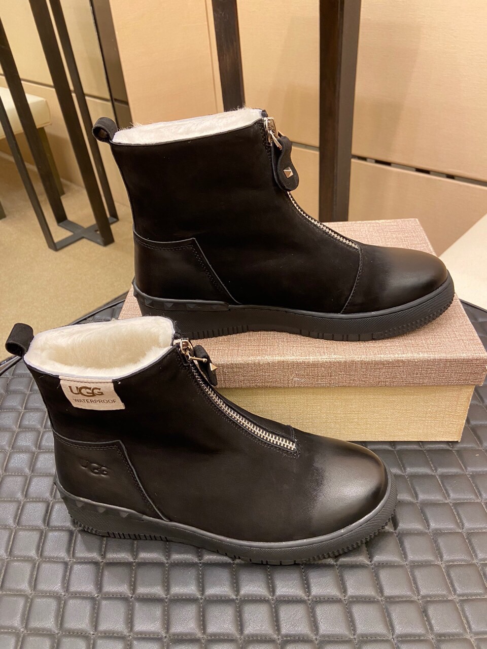 （真全羊毛里不加丝假毛）【UGG男鞋】 版型好到不多说，品质、做工、材料再度升级帅气来袭👏俊朗的外形👏精