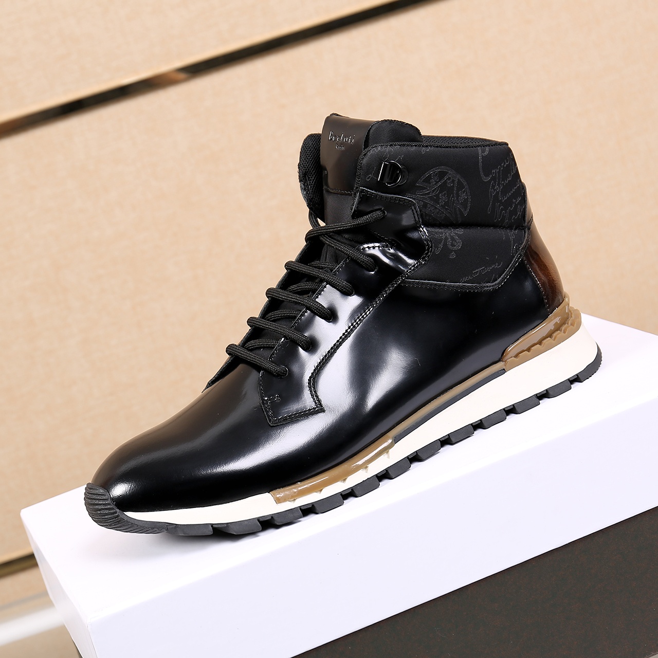 NO:349387,Ber* High-end boutique men's mid-boots, imported Italian edge beads. Ancient hand-dyeing craftsmanship, top-quality cowhide inside, imported private molded bottom, simple lines, classic and versatile!  Size38-44 (45 custom made), boots, cowhide19860909Ber* 高端精品男士中靴、意大利进口开边珠.古法手工染色工艺,内里顶级牛皮,进口私模大底,线条简约,经典百搭！ Size38-44（45定做）,,boots,cowhide,Men's shoes