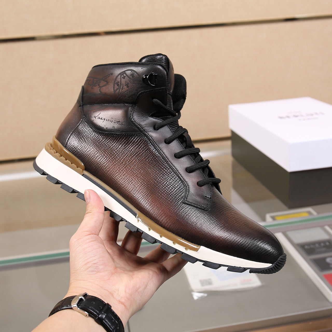 NO:349400,Ber* High-end boutique men's mid-boots, imported Italian polished hand-painted leather embryos, ancient hand-dyeing craftsmanship, top cowhide leather inside, imported private molded bottom, simple lines, classic and versatile!  Size38-44 (45 custom made), boots, cowhide19860909Ber* 高端精品男士中靴、意大利进口擦色手绘皮胚,古法手工染色工艺,内里顶级牛皮,进口私模大底,线条简约,经典百搭！ Size38-44（45定做）,,boots,cowhide,Men's shoes