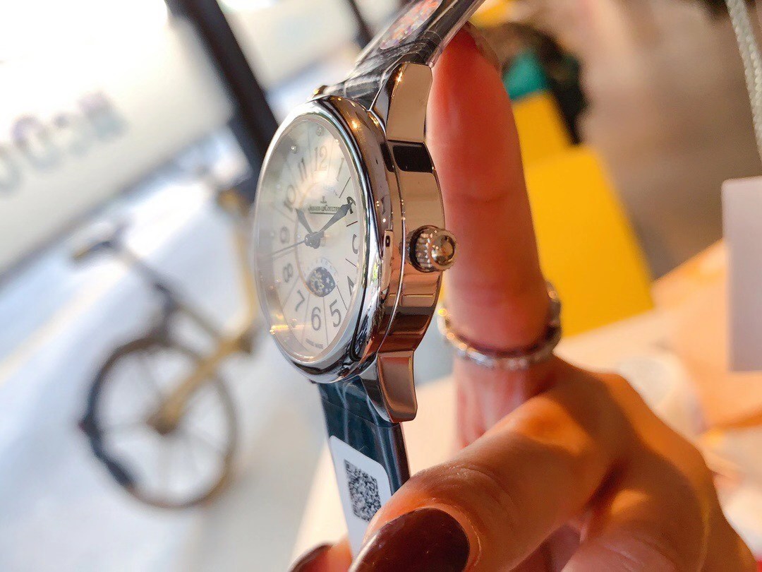 Cartier 积家约会系列女表贝壳面表盘