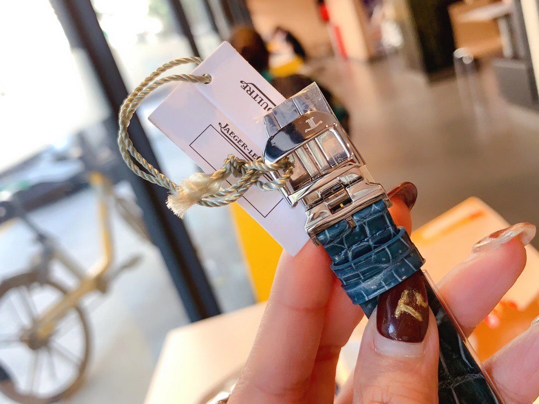 Cartier 积家约会系列女表贝壳面表盘