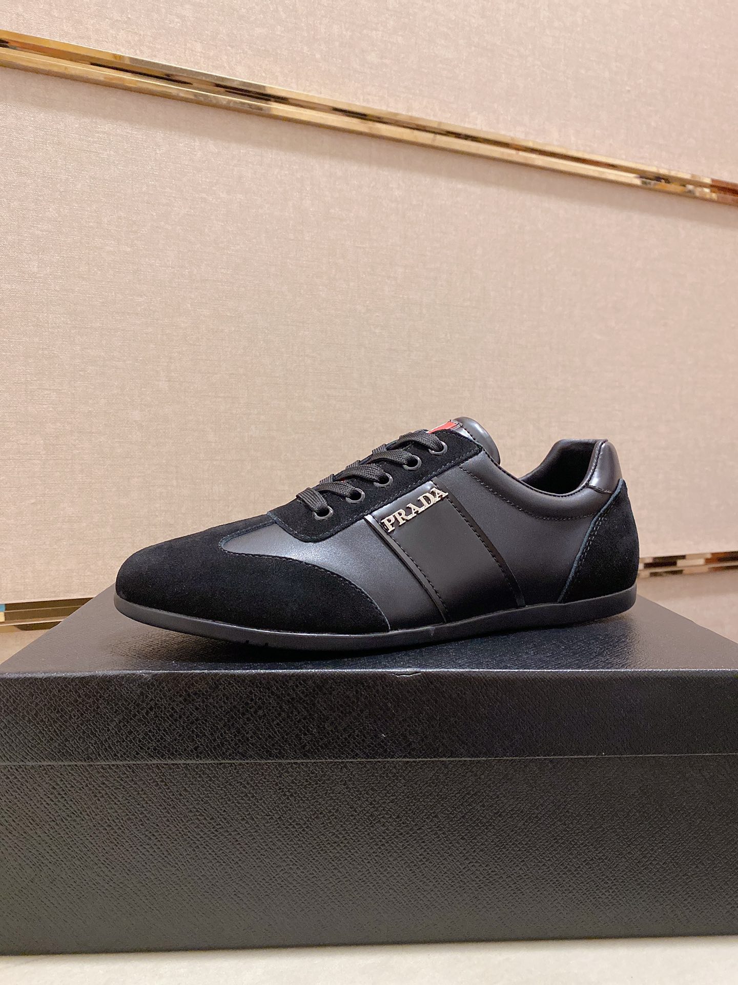 Prada Heren Sneakers - Stijlvolle Leren & Suède Schoenen - Maat 38-44