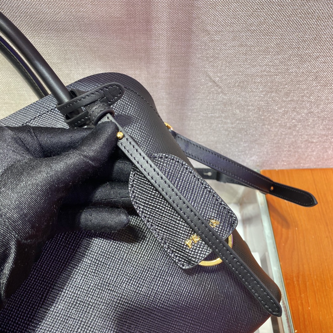 PRADA普拉达Saffiano皮革Matinée手袋1BA295