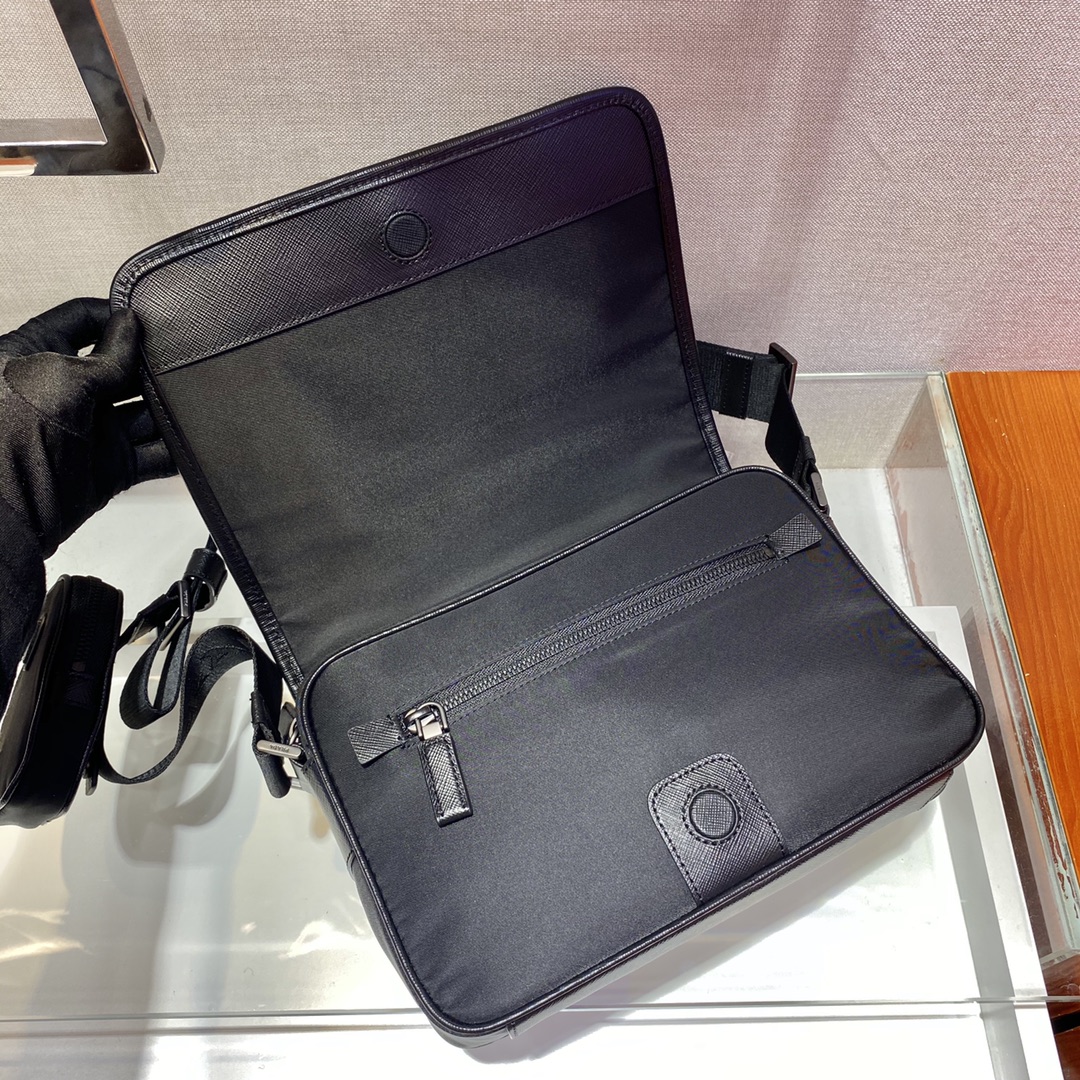 PRADA普拉达再生尼龙面料新款邮差包2VD041