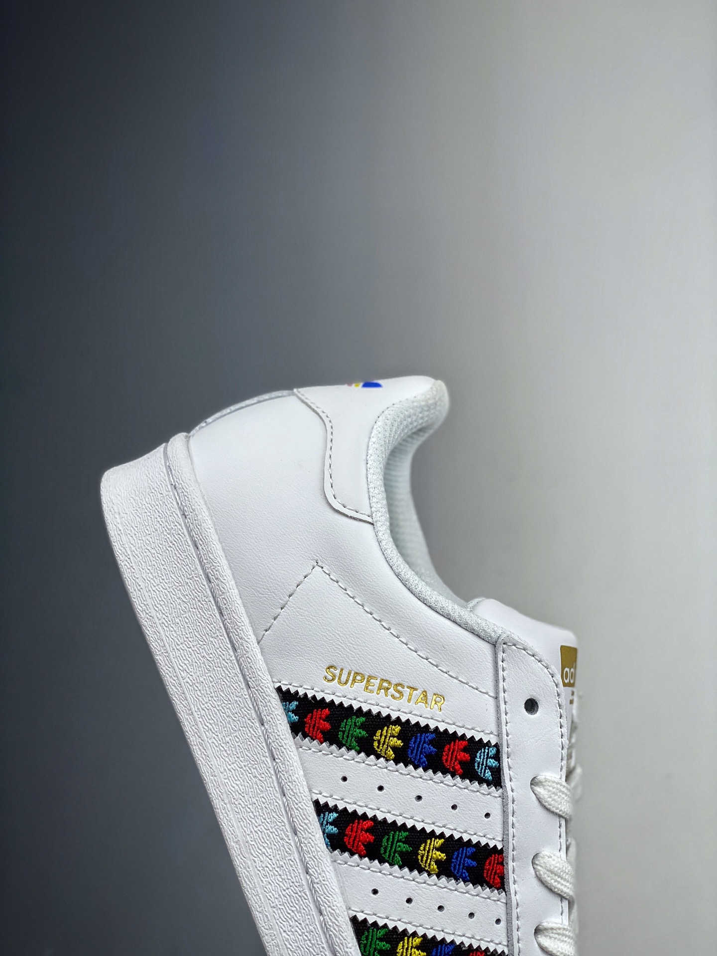 150   阿迪达斯Adidas Superstar 三叶草 贝壳头系列经典小白鞋 货号：FZ0059