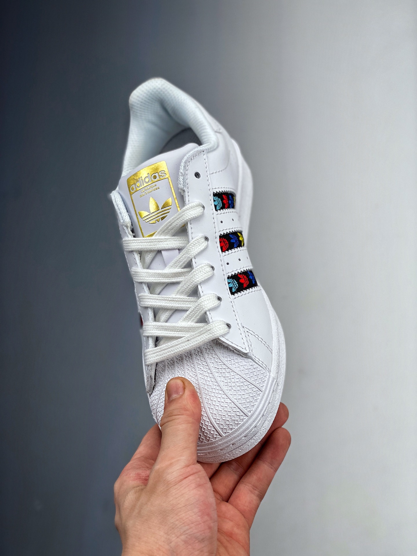 150   阿迪达斯Adidas Superstar 三叶草 贝壳头系列经典小白鞋 货号：FZ0059