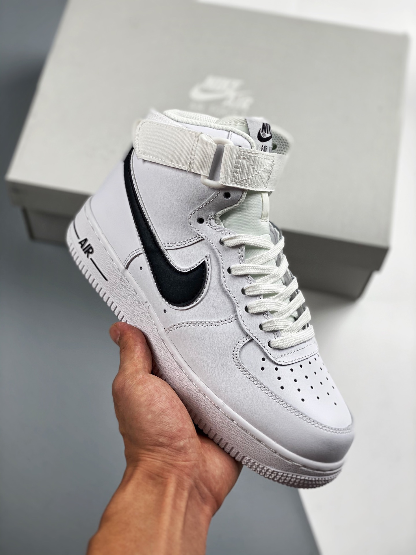 Oferta especial 💥 ¡Corre que se acaba! 👏 AIR FORCE 1 MID Blanco/Negro, color oficial de lanzamiento en el extranjero,…