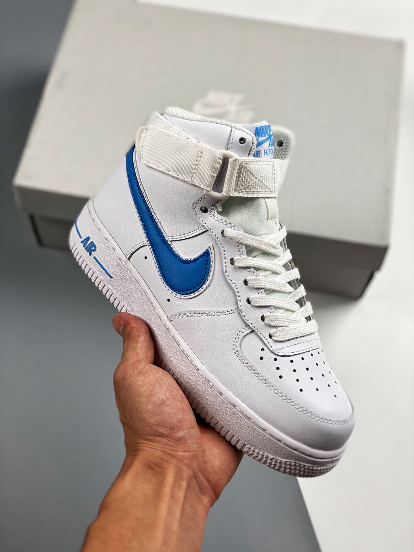 Oferta especial 💥 ¡Corre que se acaba! 👏 AIR FORCE 1 MID Blanco/Azul, color oficial de lanzamiento en el ex…