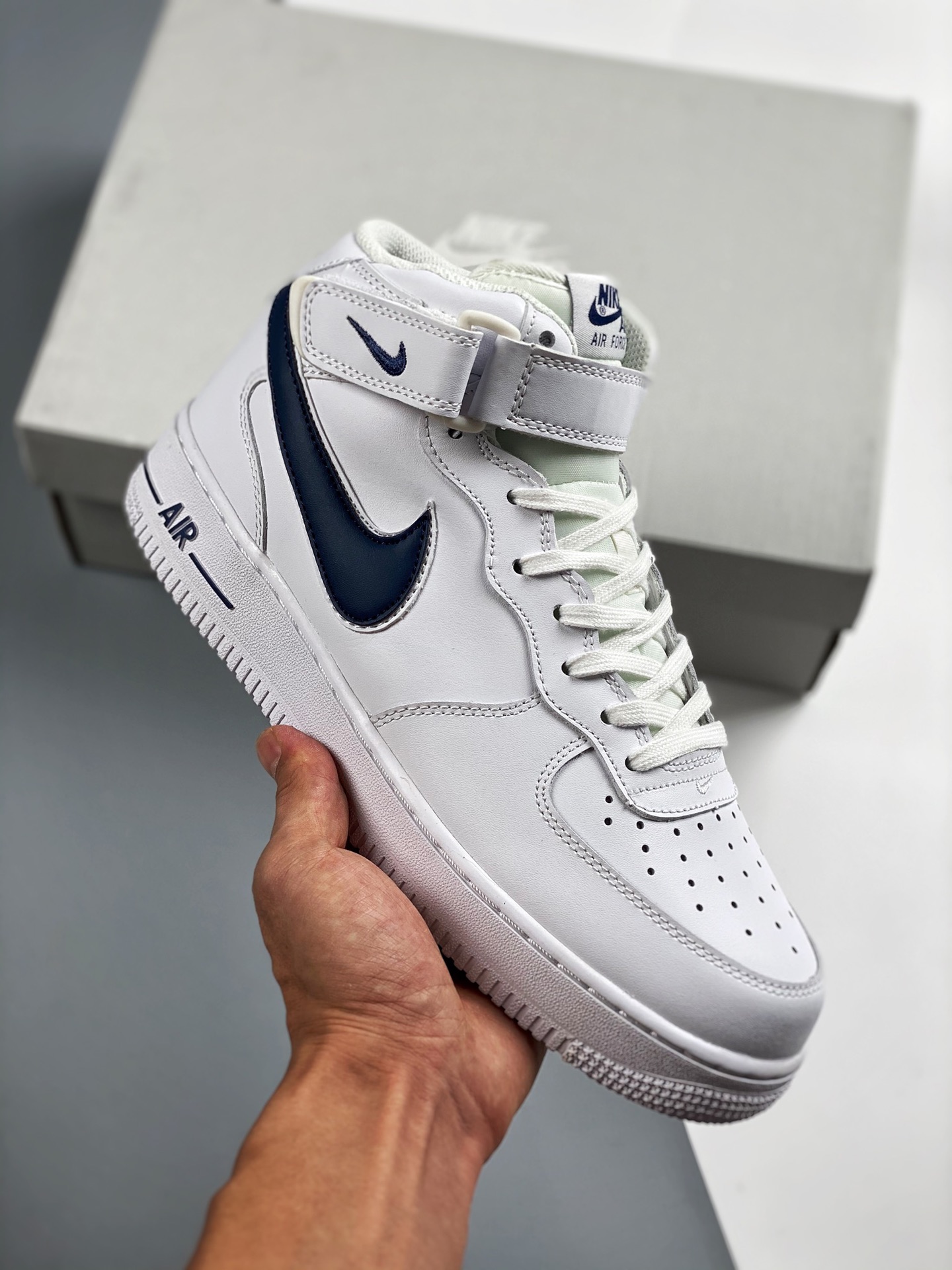 Precio especial de beneficios 💥 ¡Rápido, que se agota! 👏 AIR FORCE 1 MID blanco y negro, color lanzado oficialmente e…