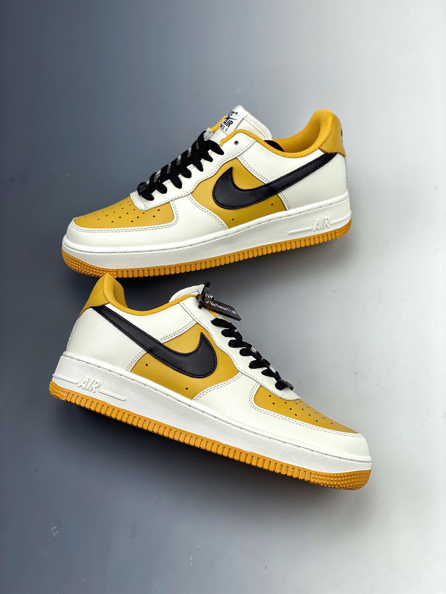 200    Nike Air Force 1 空军一号低帮运动休闲板鞋 AQ4134-604
