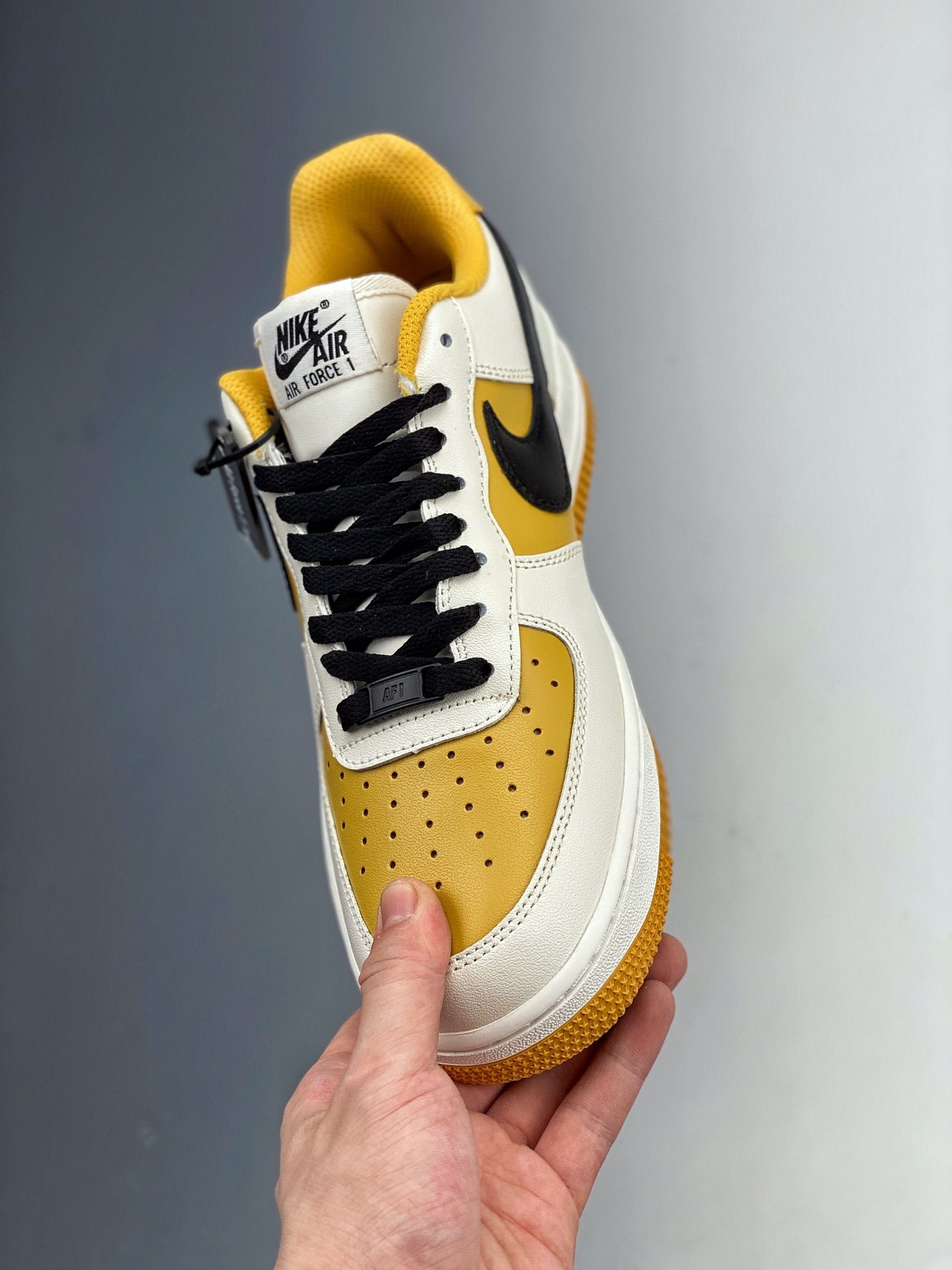 200    Nike Air Force 1 空军一号低帮运动休闲板鞋 AQ4134-604