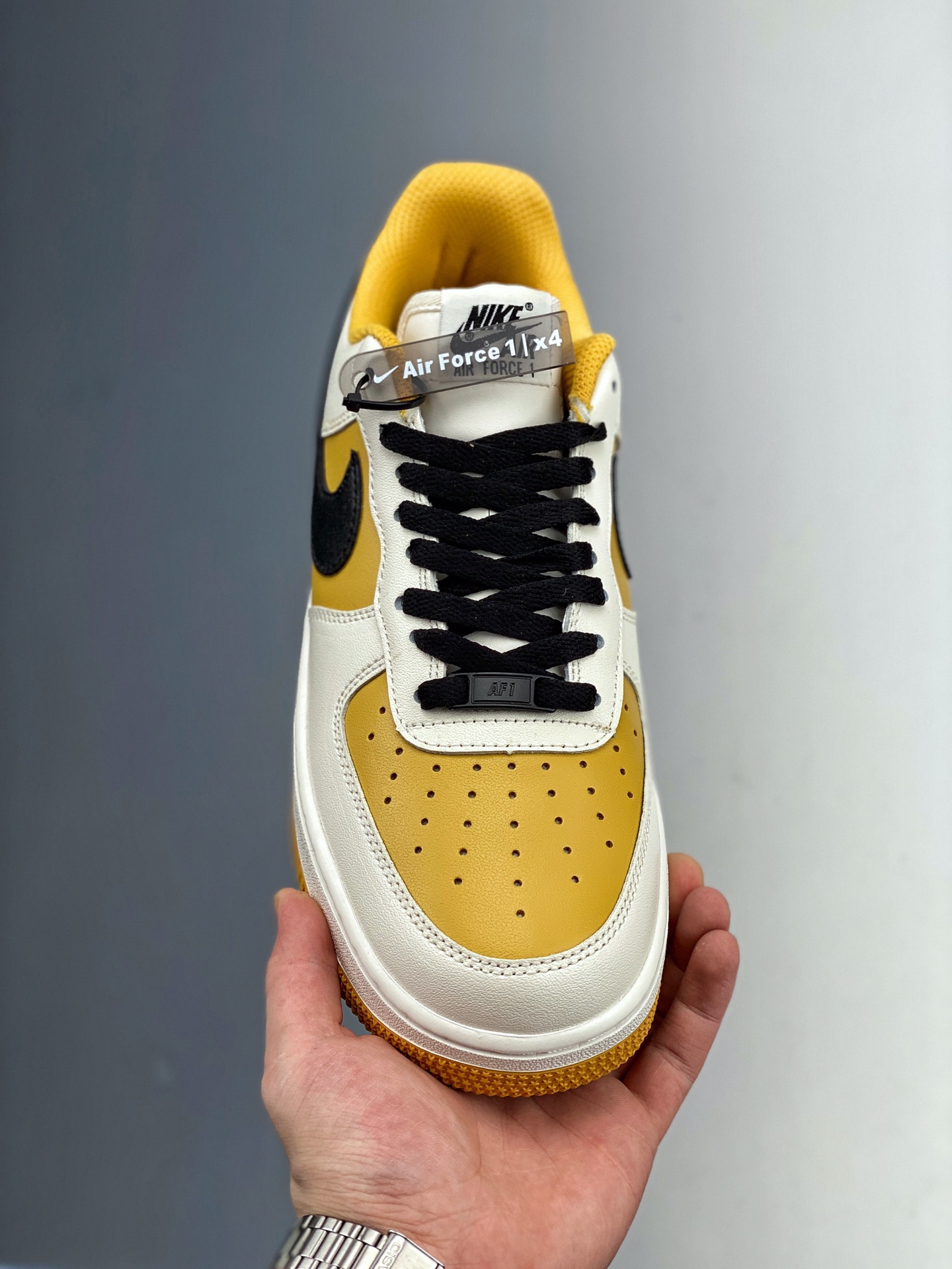 200    Nike Air Force 1 空军一号低帮运动休闲板鞋 AQ4134-604