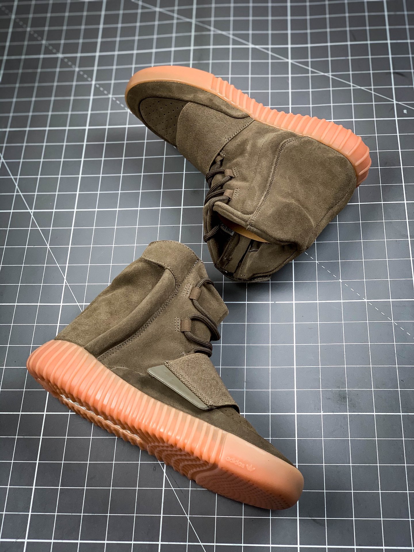 550  Adidas 阿迪达斯 Yeezy 750 Boost 浅棕 BY2456