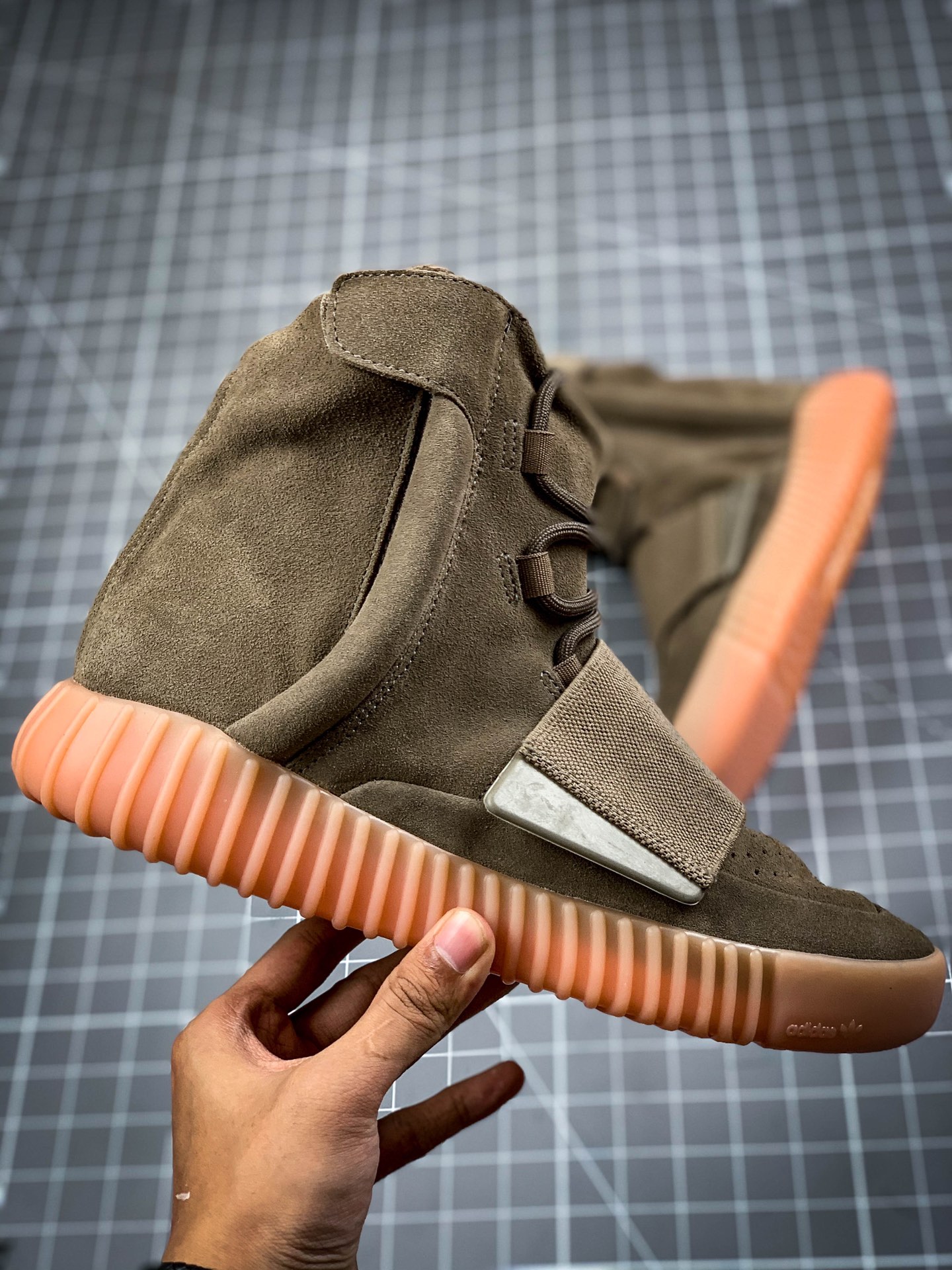 550  Adidas 阿迪达斯 Yeezy 750 Boost 浅棕 BY2456