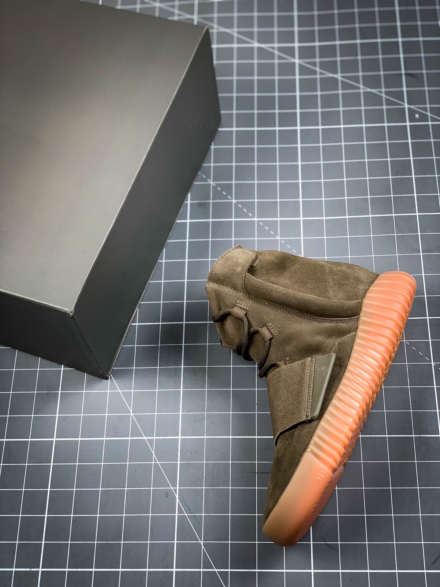 550  Adidas 阿迪达斯 Yeezy 750 Boost 浅棕 BY2456