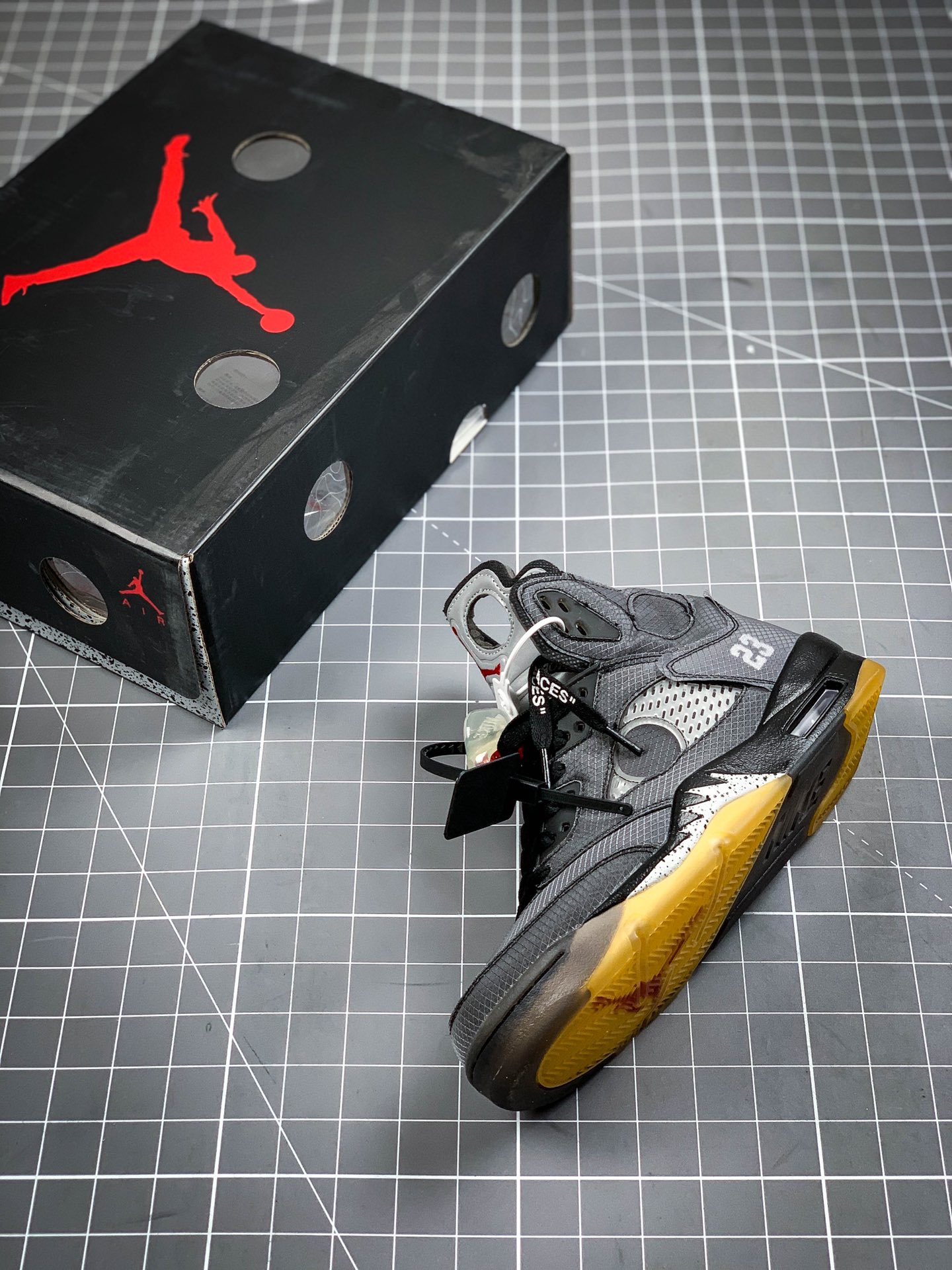 200 OFF-White x Air Jordan 5 Retro SP OW联名AJ5乔5联名男子篮球鞋 CT8480-001