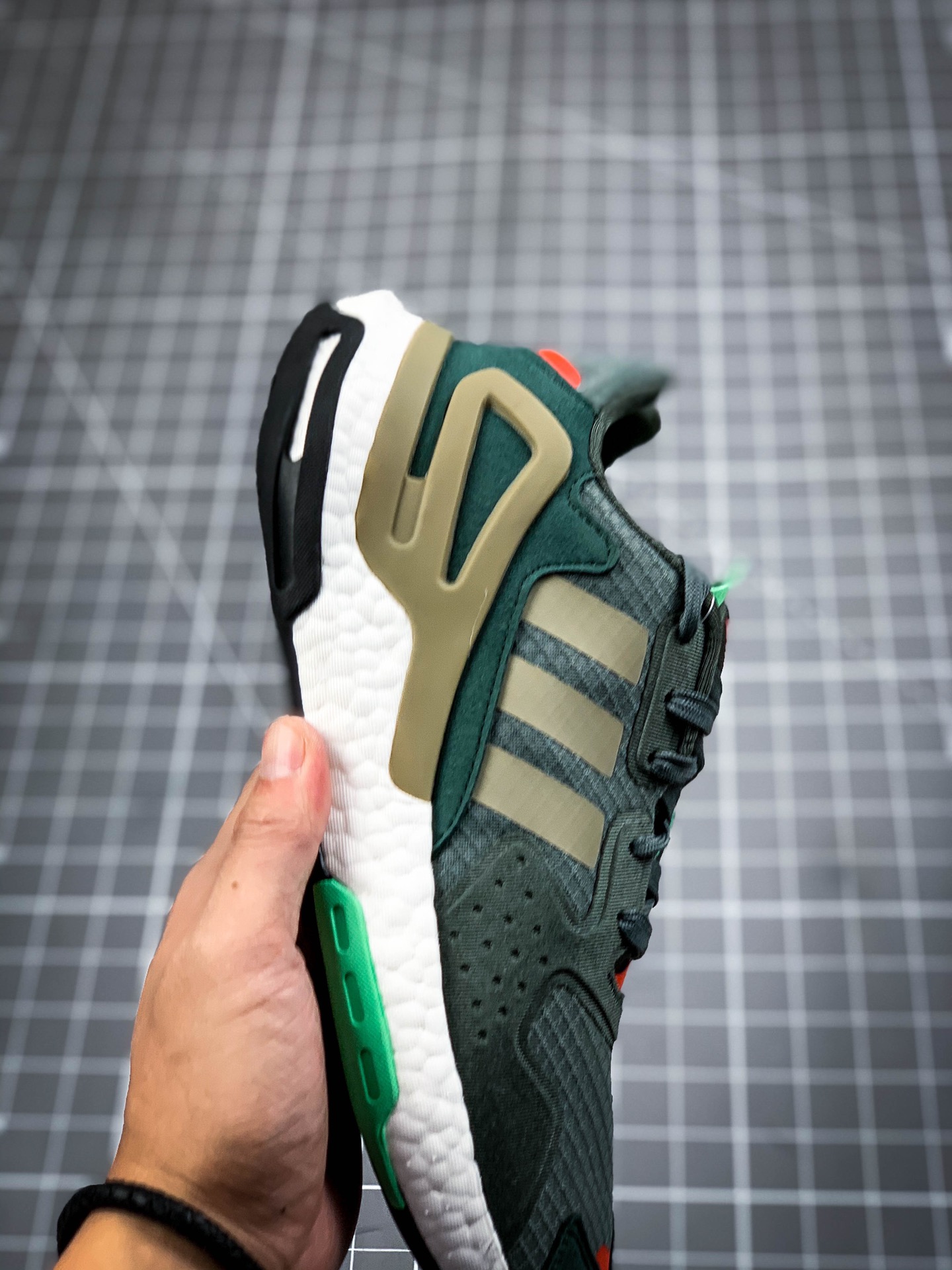 200 阿迪达斯日行者跑步运动鞋 adidas orginals Day Jogger FW4817