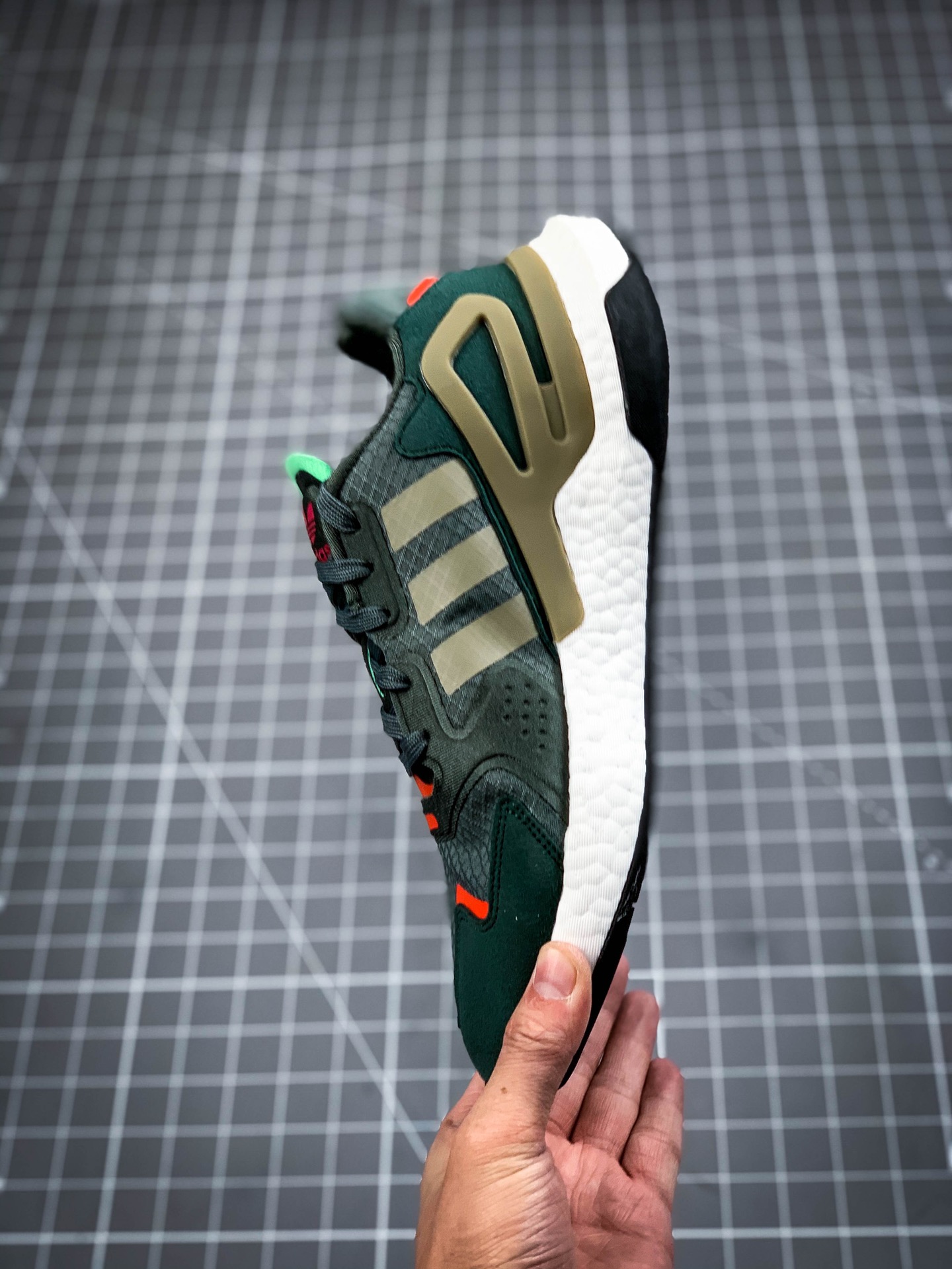 200 阿迪达斯日行者跑步运动鞋 adidas orginals Day Jogger FW4817