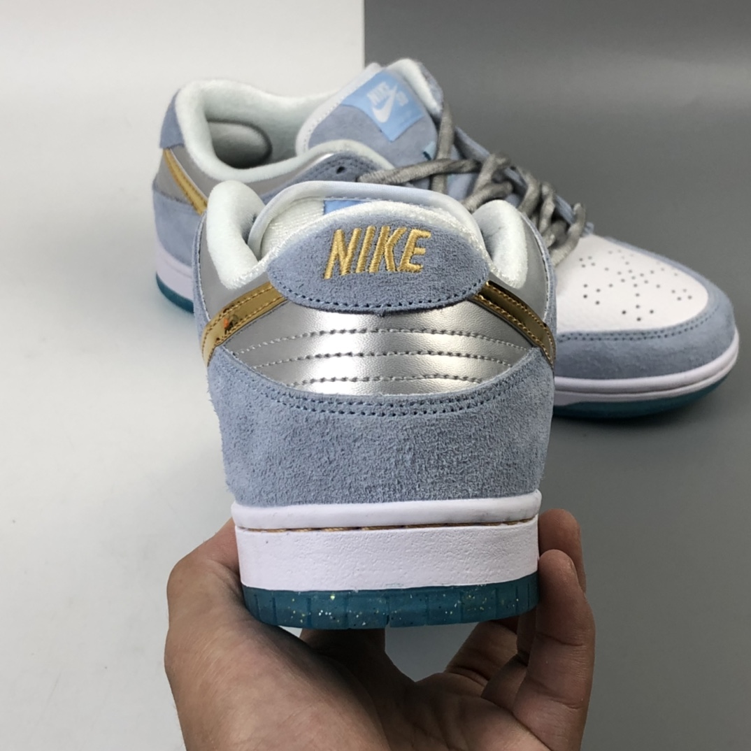 180 Sean Cliver x Nike SB Dunk Low Pro”White/Psychic Blue-Metallic Gold” 雾霾蓝白金钩水晶底 扣篮系列低帮休闲运动滑板板鞋 DC9936-100