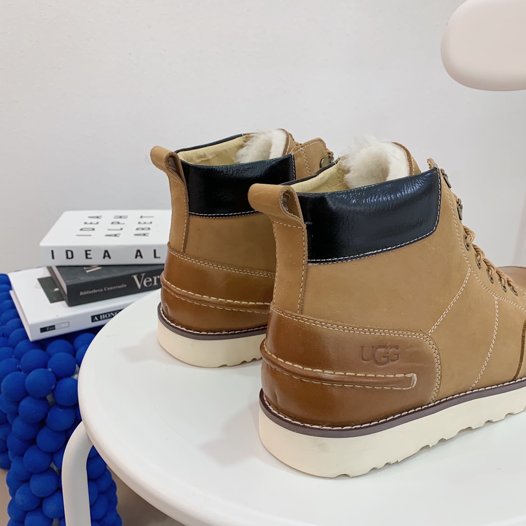 爆款来袭 【UGG男鞋】 版型好到不多说，品质、做工、材料再度升级帅气来袭👏俊朗的外形👏精致的做工👏上等