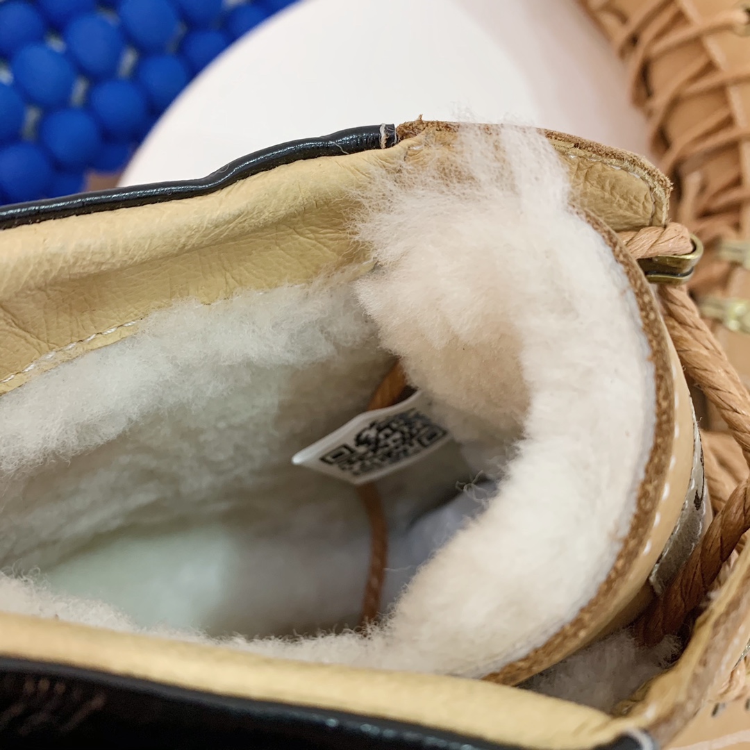 爆款来袭 【UGG男鞋】 版型好到不多说，品质、做工、材料再度升级帅气来袭👏俊朗的外形👏精致的做工👏上等